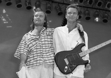 030 BW Sting and Phil Collins Live Aid 1985